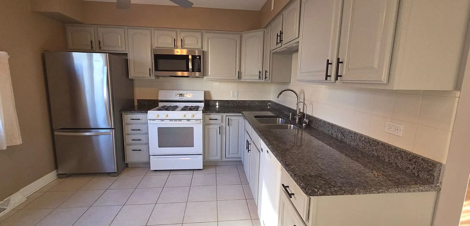 407 E Lincoln St — Photo 2