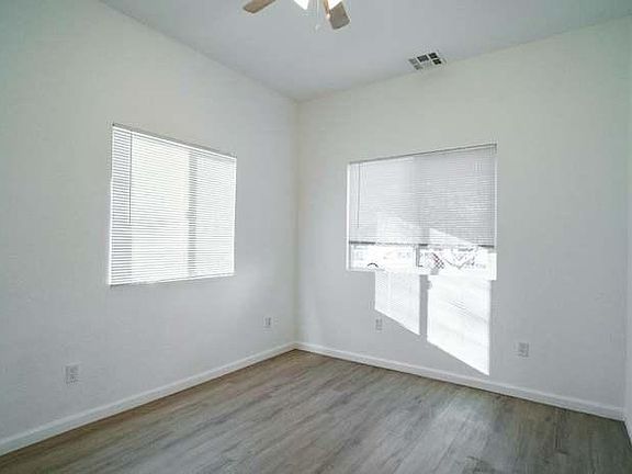 3rd image of 3146 E Illinois Ave