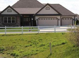 1277 Winterberry Rd, Oconomowoc, WI 53066