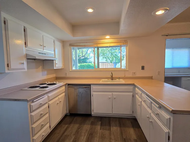 118 Yosemite Cir — Photo 4