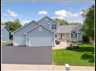 8588 Vagabond Ln N, Maple Grove, MN 55311