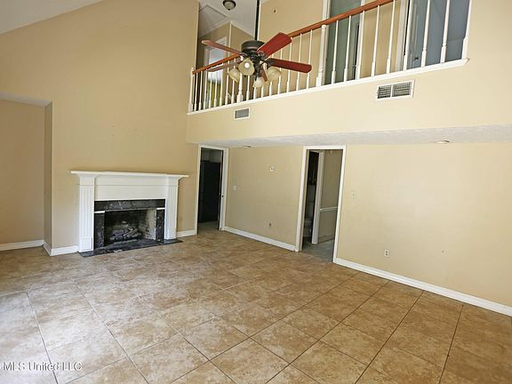 4th image of 213 Longwood Dr