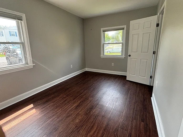 9940 Naylor Ave — Photo 10