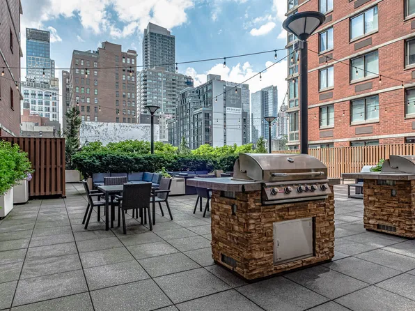 400 West 37th Street image 20 of 69