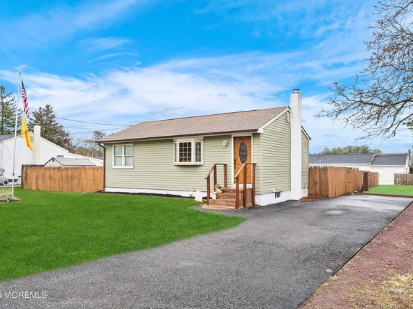 900 Commonwealth Boulevard, Toms River, NJ 08757