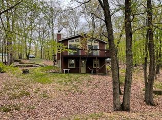 192 N Lake Dr, Dingmans Ferry, PA 18328