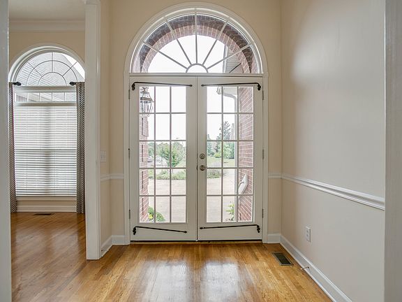 True hardwood foyer