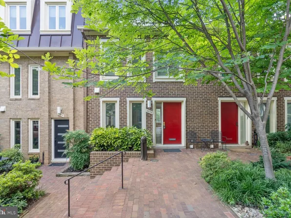 4375 Embassy Park Dr NW, Washington, DC 20016
