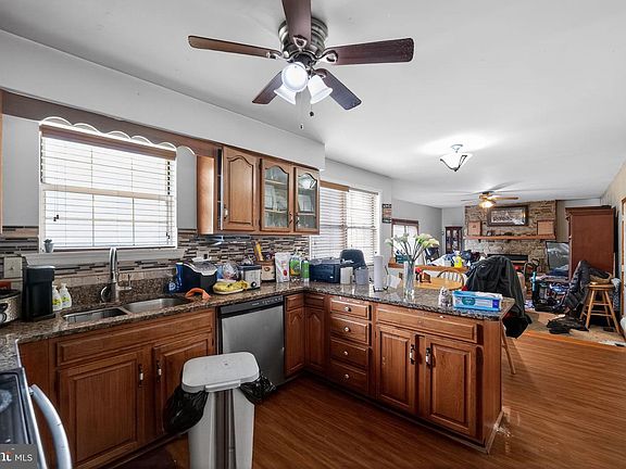 3rd image of 3708 Live Oak Rd