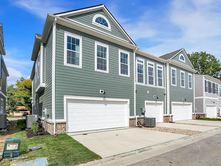 526 Gilder Dr — Photo 2