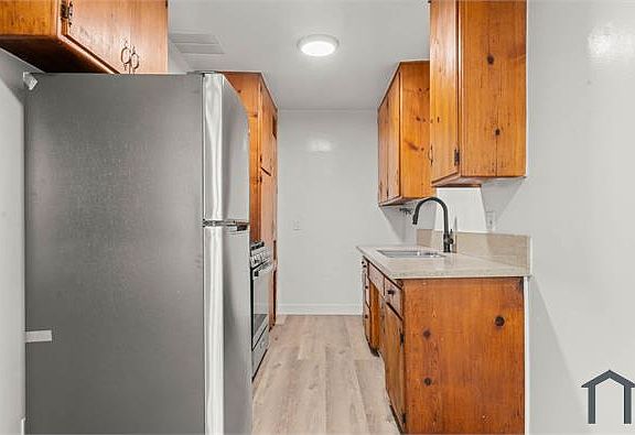 2nd image of 8809 Crenshaw Blvd APT 05