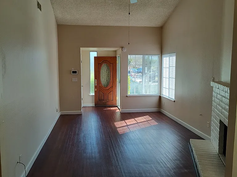 6834 Trovita Way — Photo 5
