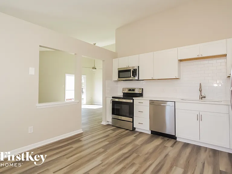 712 Pennwood Ln — Photo 6