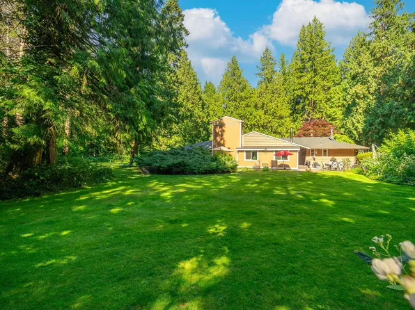13425 Woodcrest Dr, Surrey, BC V4P 1W3