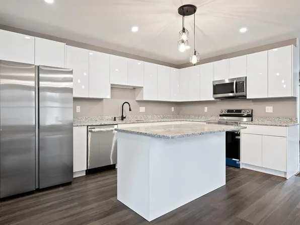 22 Dale St #4, Leicester, MA 01524