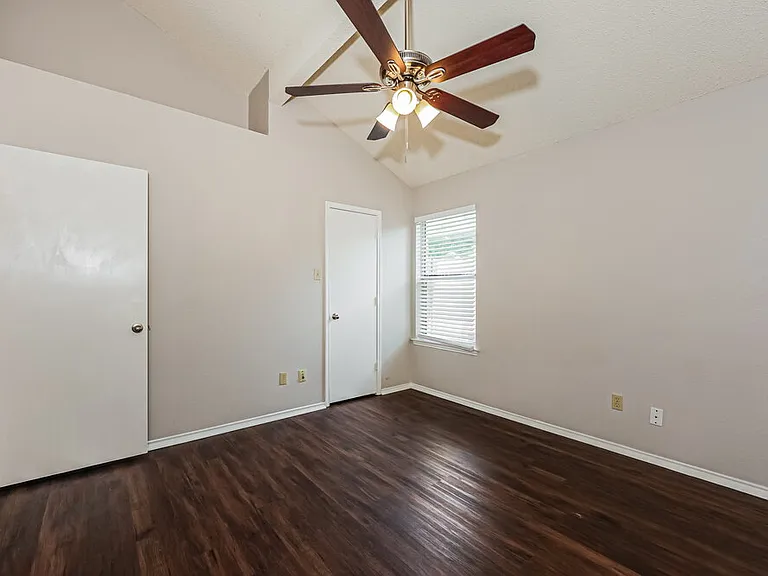 910 Blue Jay Dr — Photo 13