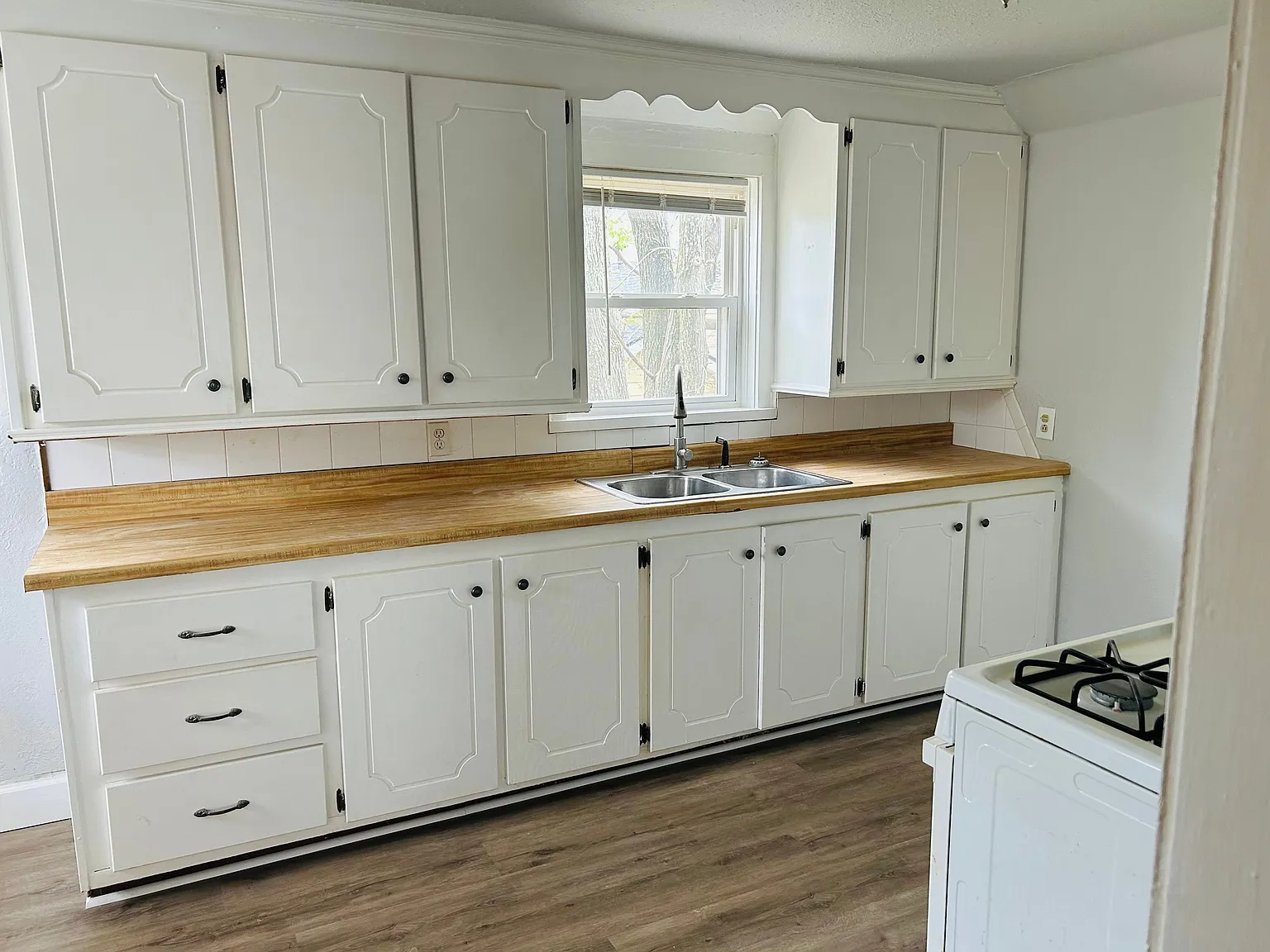 1 bed, 1.0 bath, 900 sqft, $925 — Photo 2