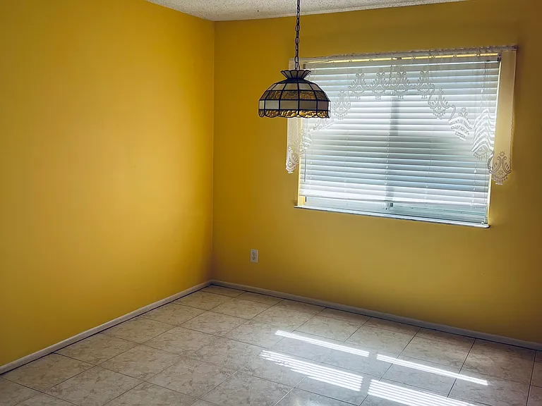 182 NE Jettie Ter — Photo 8
