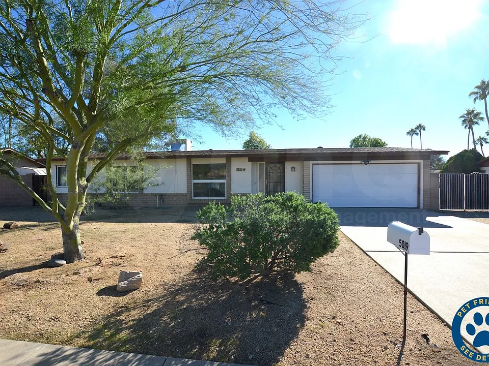 5019 E Laurel Ln
