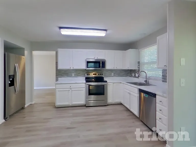 2536 Bayview Dr — Photo 7