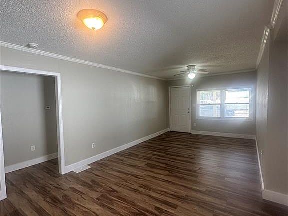 3rd image of 5037 Agnes Ave
