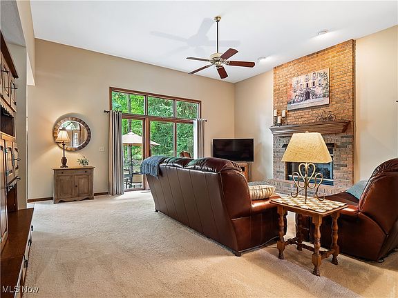 4th image of 361 Williamsburg Dr