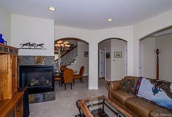 4th image of 732 Louis Dr