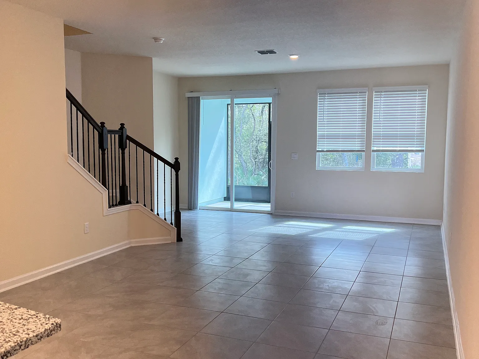 3 bed, 2.5 bath, 1722 sqft, $2,300 — Photo 3