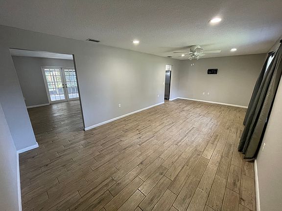 5th image of 4812 Lynn Oaks Cir