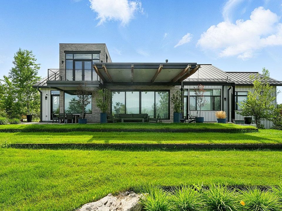 1st image of 635 Paragon Dr