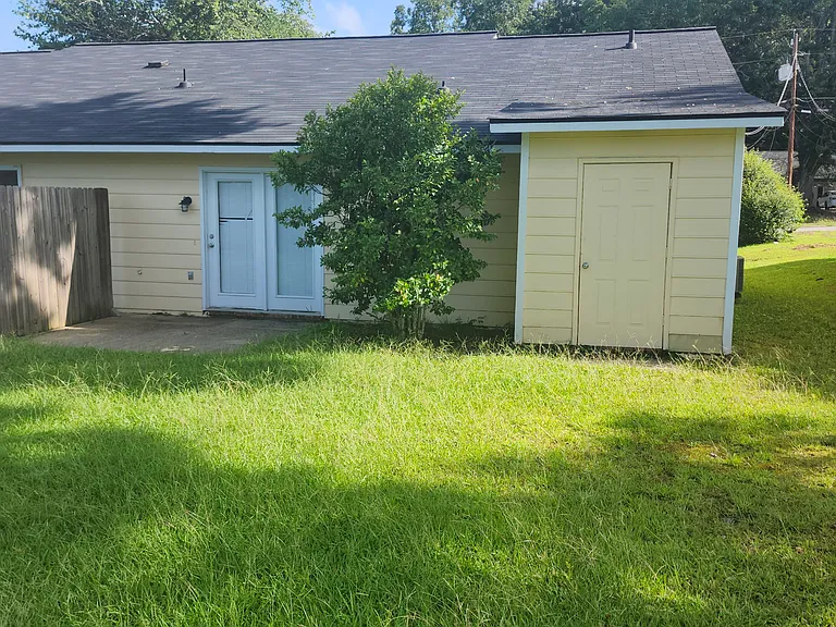 102 Peachtree Ct #A — Photo 9