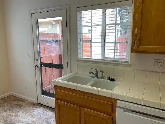 420 Hickory Cir — Photo 7