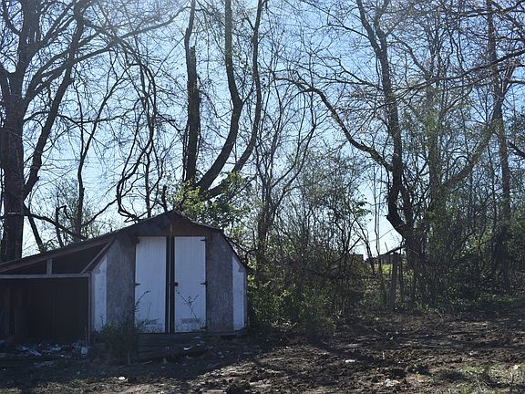 3rd image of 42 Sykes Rd