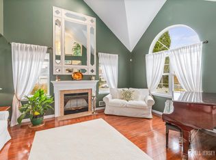 2 Kristen Ct, Matawan, NJ 07747