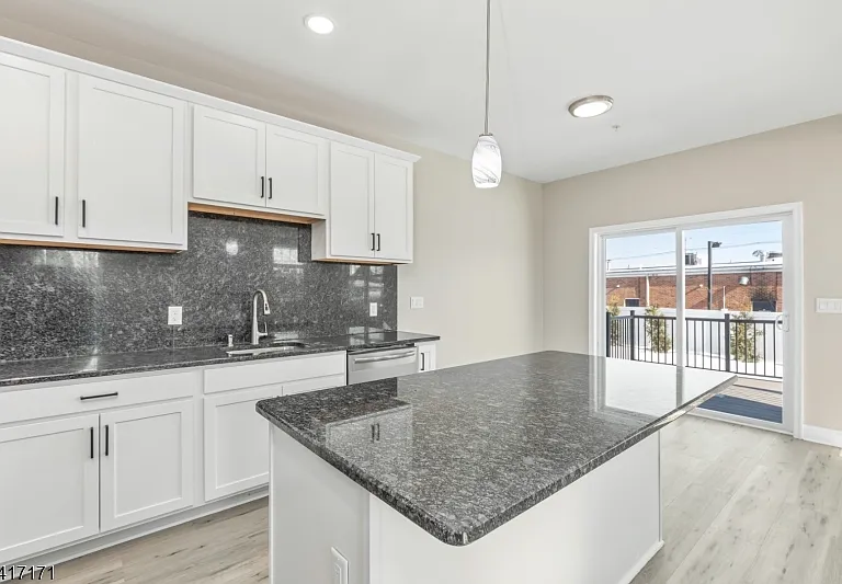 156 N Auten Ave — Photo 36