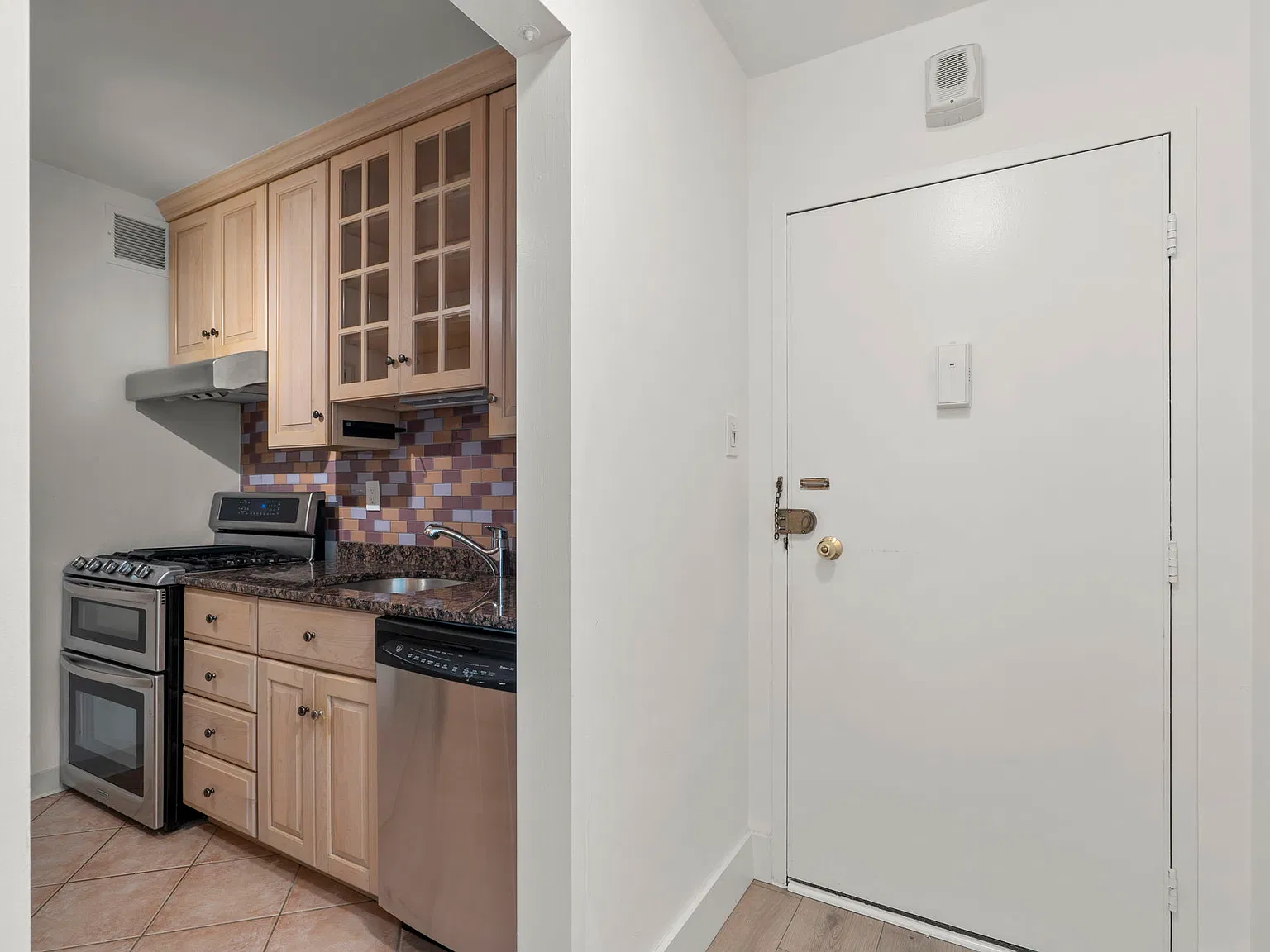 1 bed, 656 sqft, $2,000 — Photo 2