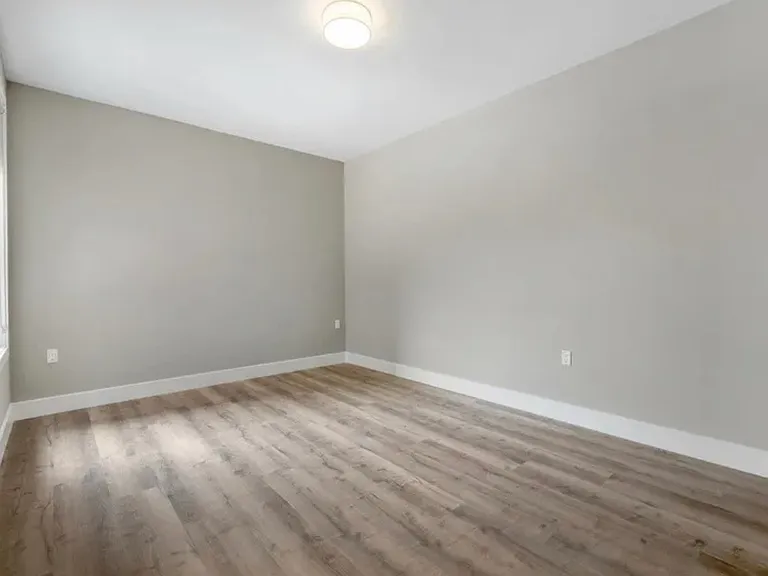 4237 Bergen Tpke — Photo 12