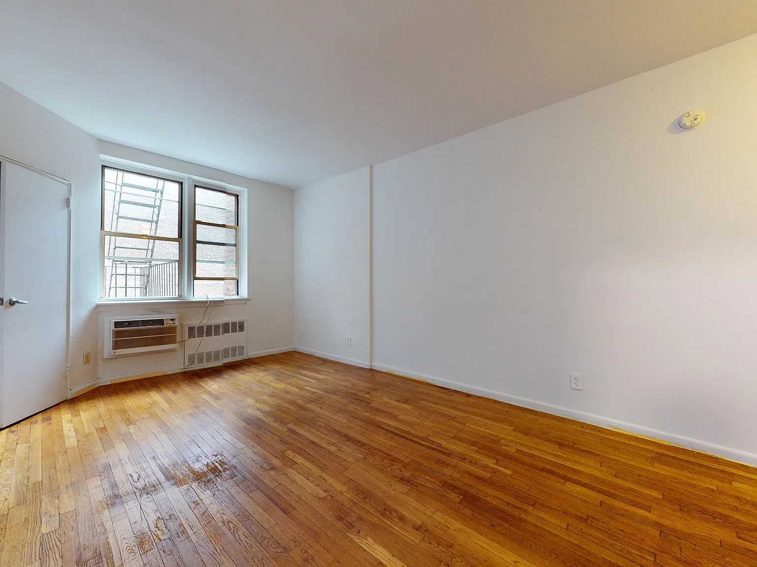 1483 1st Ave — Photo 3