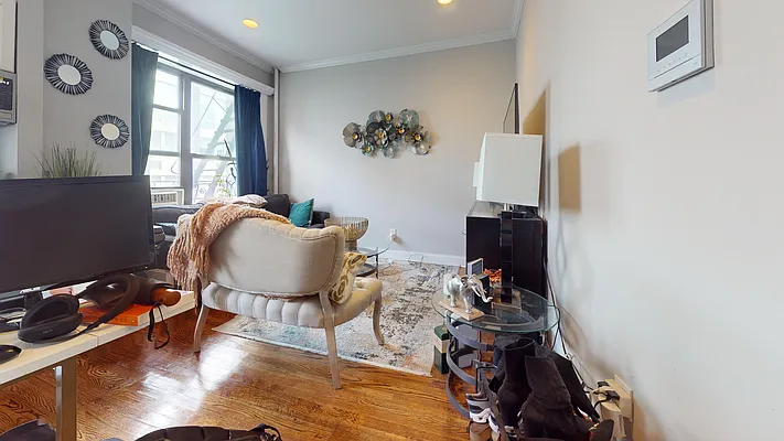 Rented by Bond New York | media 3