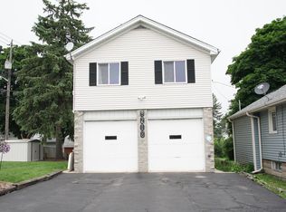 9218 W National Ave, West Allis, WI 53227