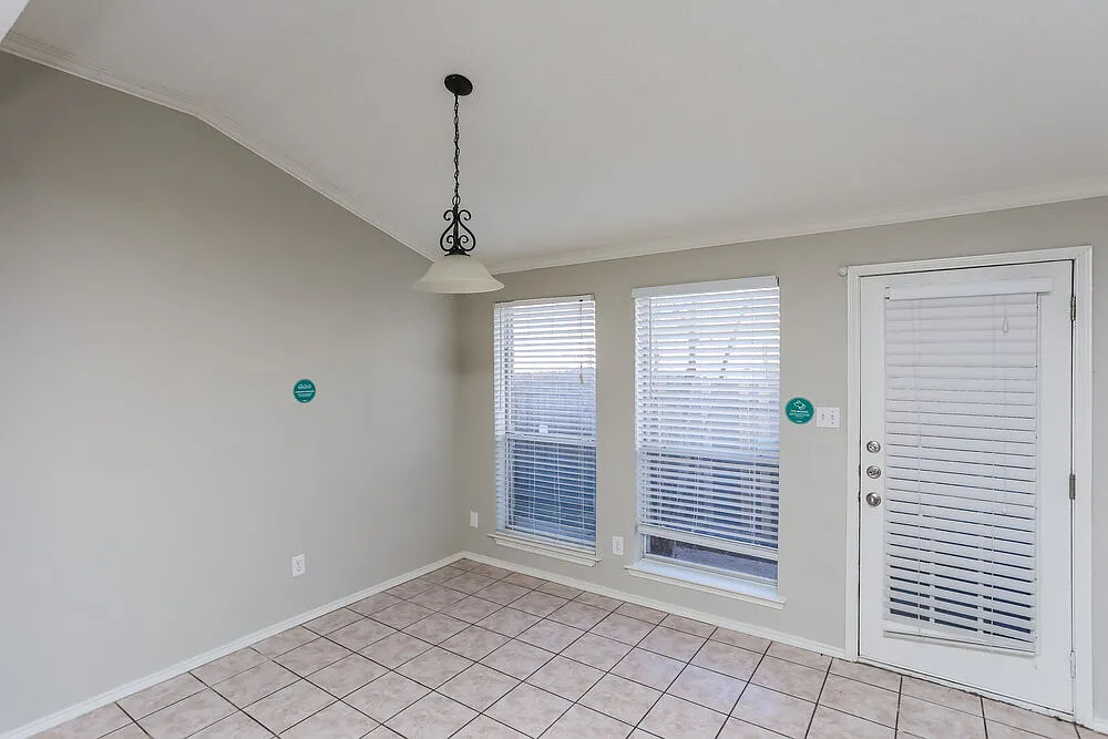 3 bed, 2.0 bath, 1575 sqft, $2,265 — Photo 3