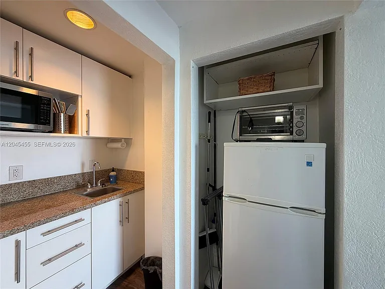 700 Biltmore Way #1216 — Photo 12