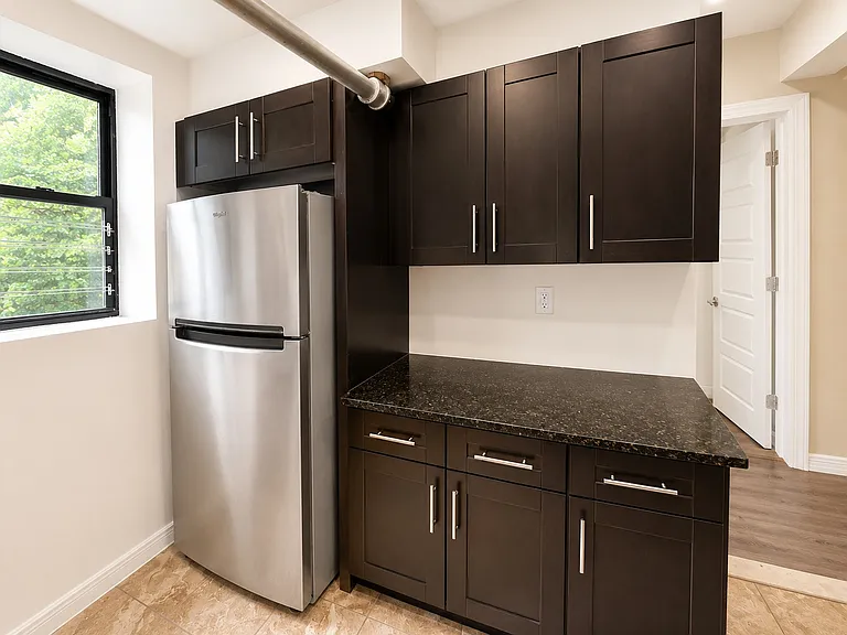 4 Carnegie Ave — Photo 7