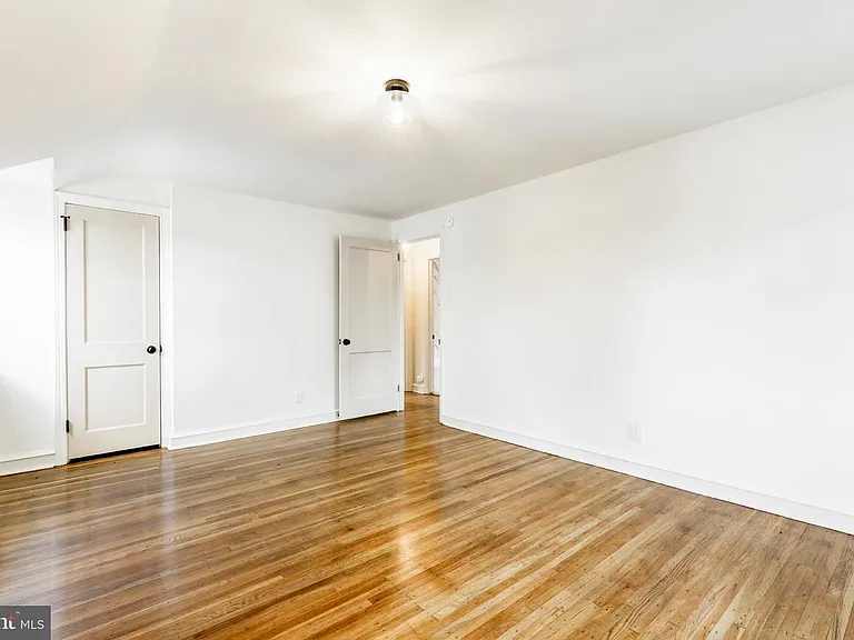 242 Shadeland Ave — Photo 9