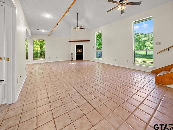 4th image of 1707 County Road 4101