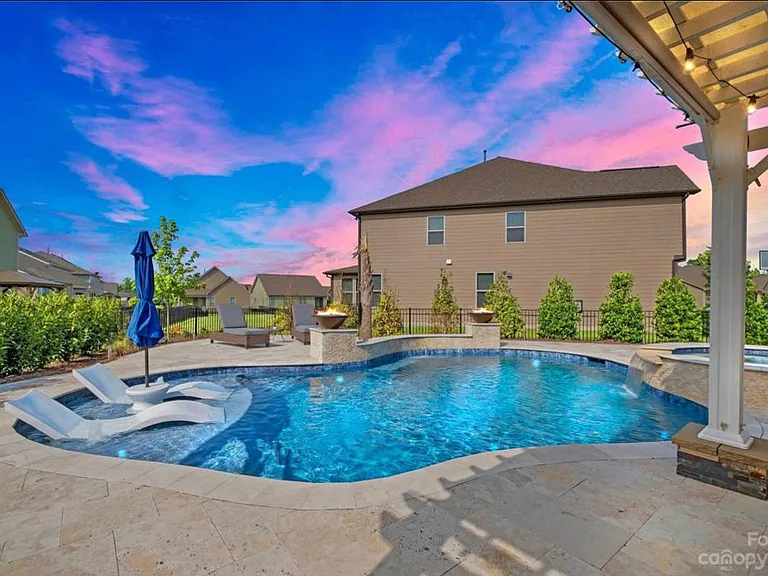 1003 Angora Ct — Photo 2