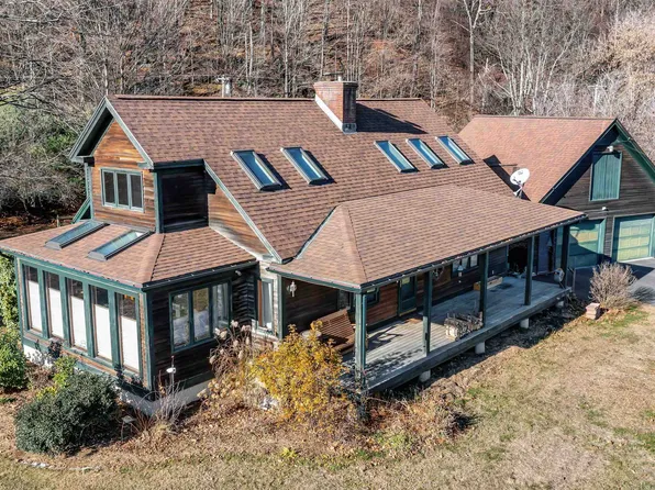 4 Herricks Cove, Rockingham, VT 05101