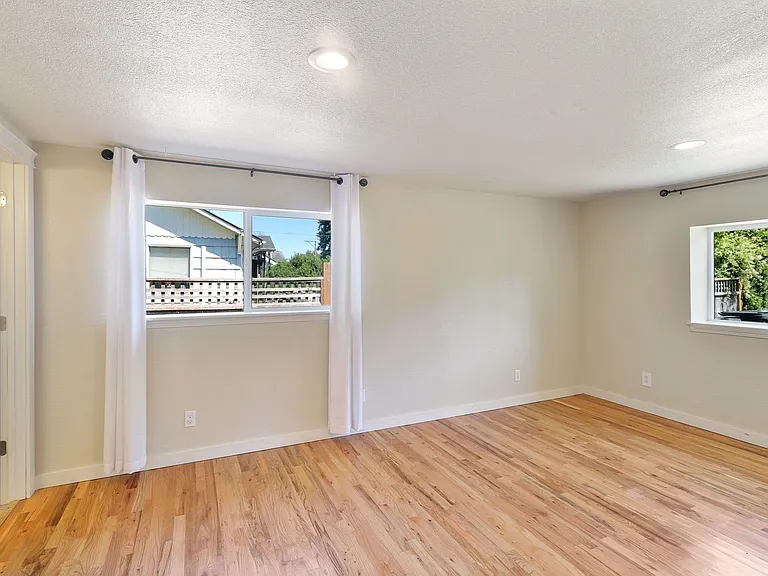 1321 Central St NE — Photo 7