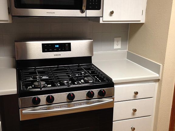 Brand new 5-burner gas range