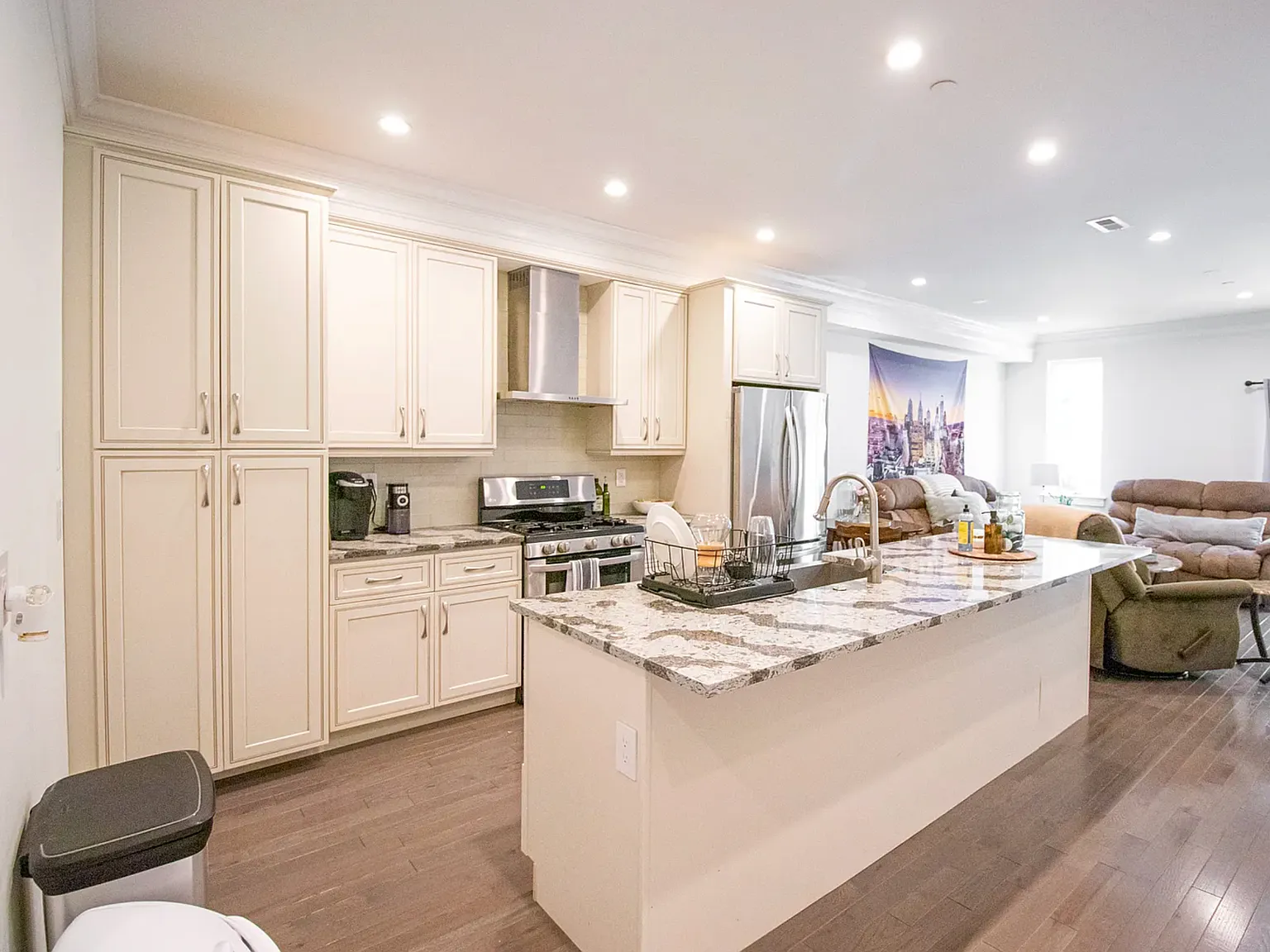 3 bed, 1700 sqft, $2,200 — Photo 3